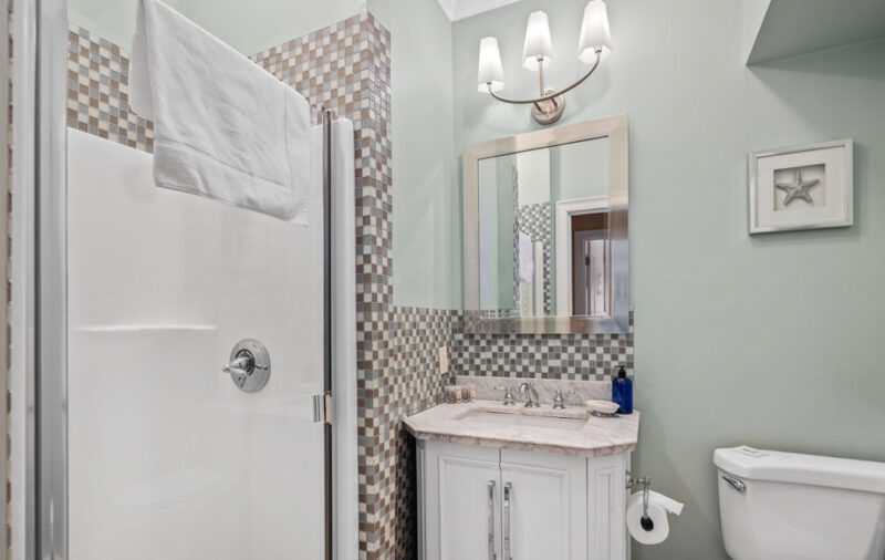 beacon waterfront inn guestroom with private bathroom